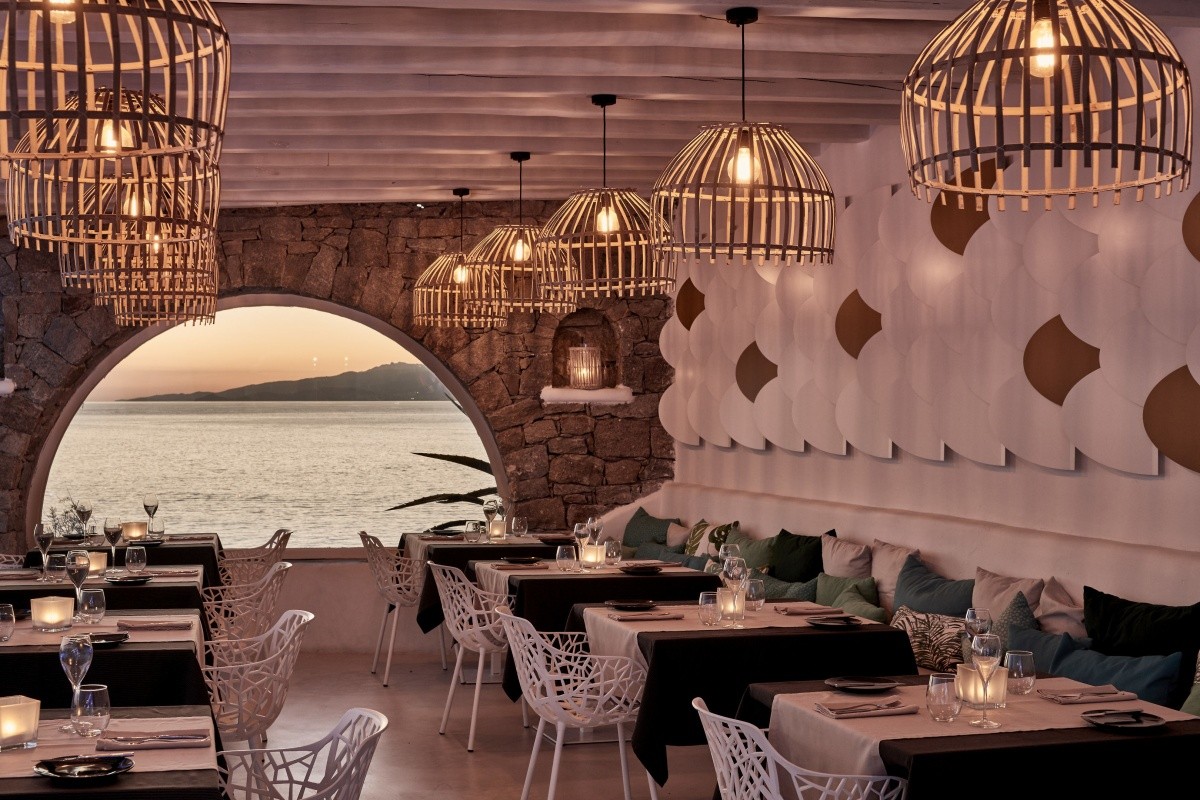 Kouros Hotel & Suites