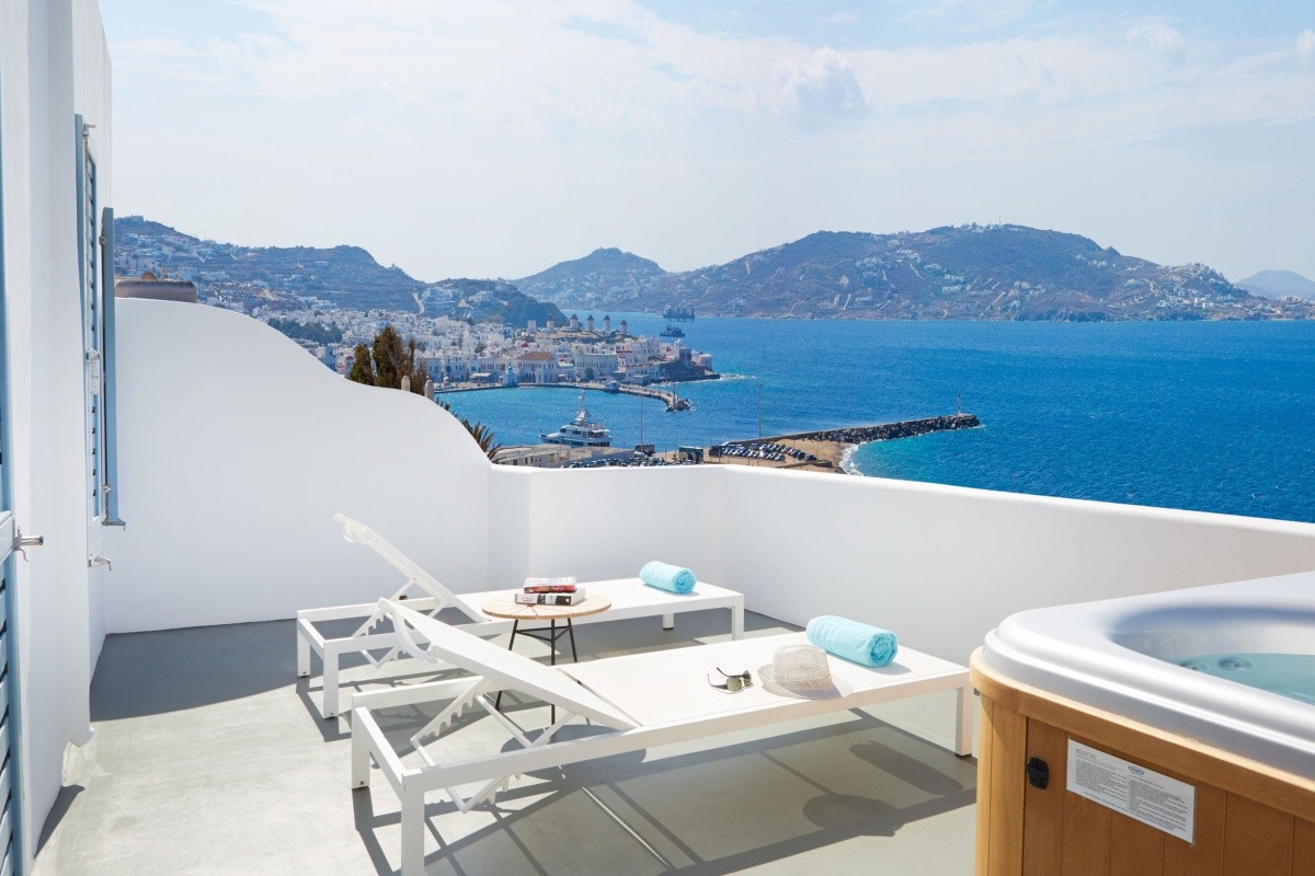 Kouros Hotel & Suites