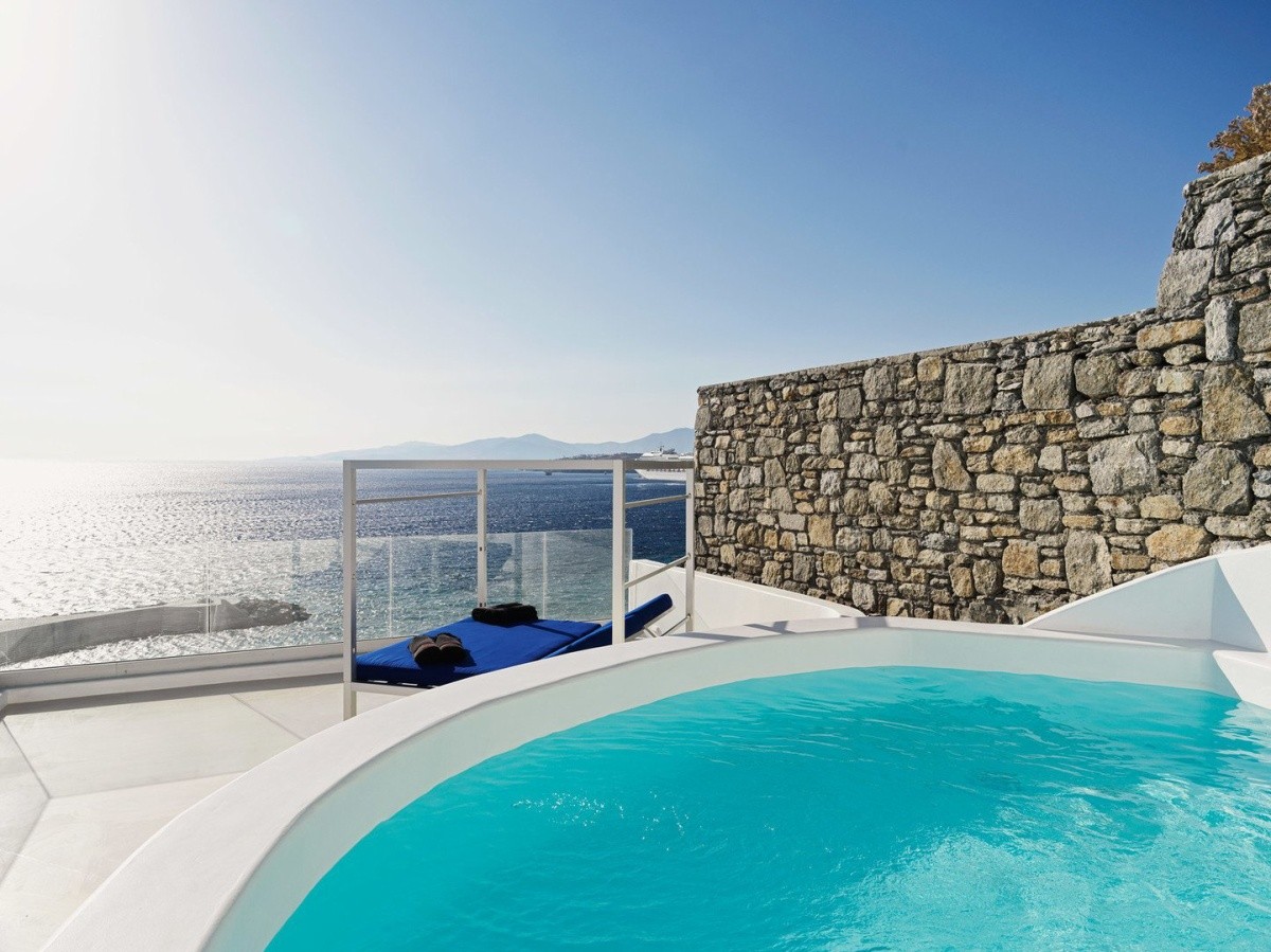Kouros Hotel & Suites