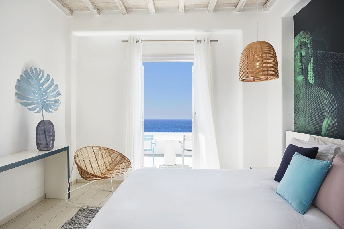 Kouros Hotel & Suites