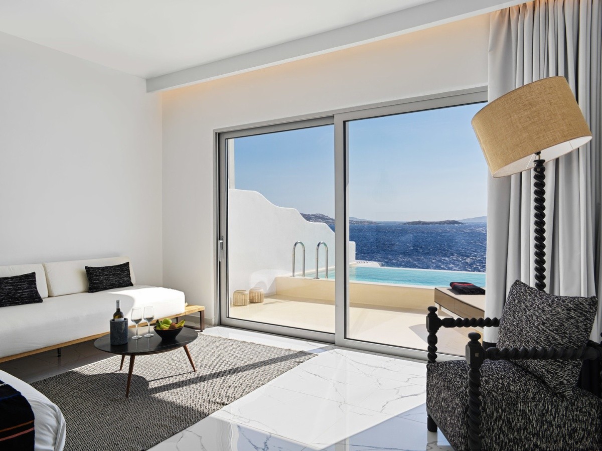 Kouros Hotel & Suites