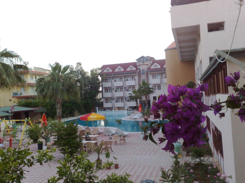 Side Yesiloz
