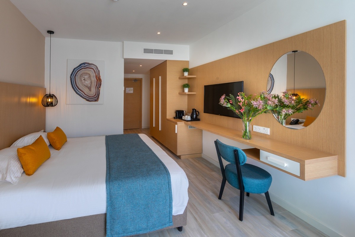 Leonardo Crystal Cove & Spa By The Sea