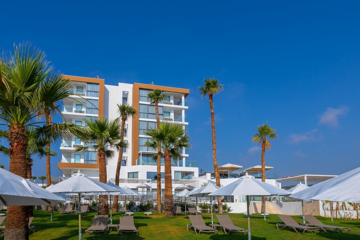Leonardo Crystal Cove & Spa By The Sea
