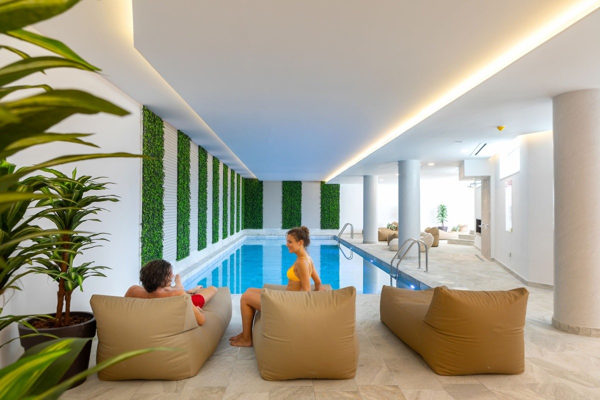 Leonardo Crystal Cove & Spa By The Sea