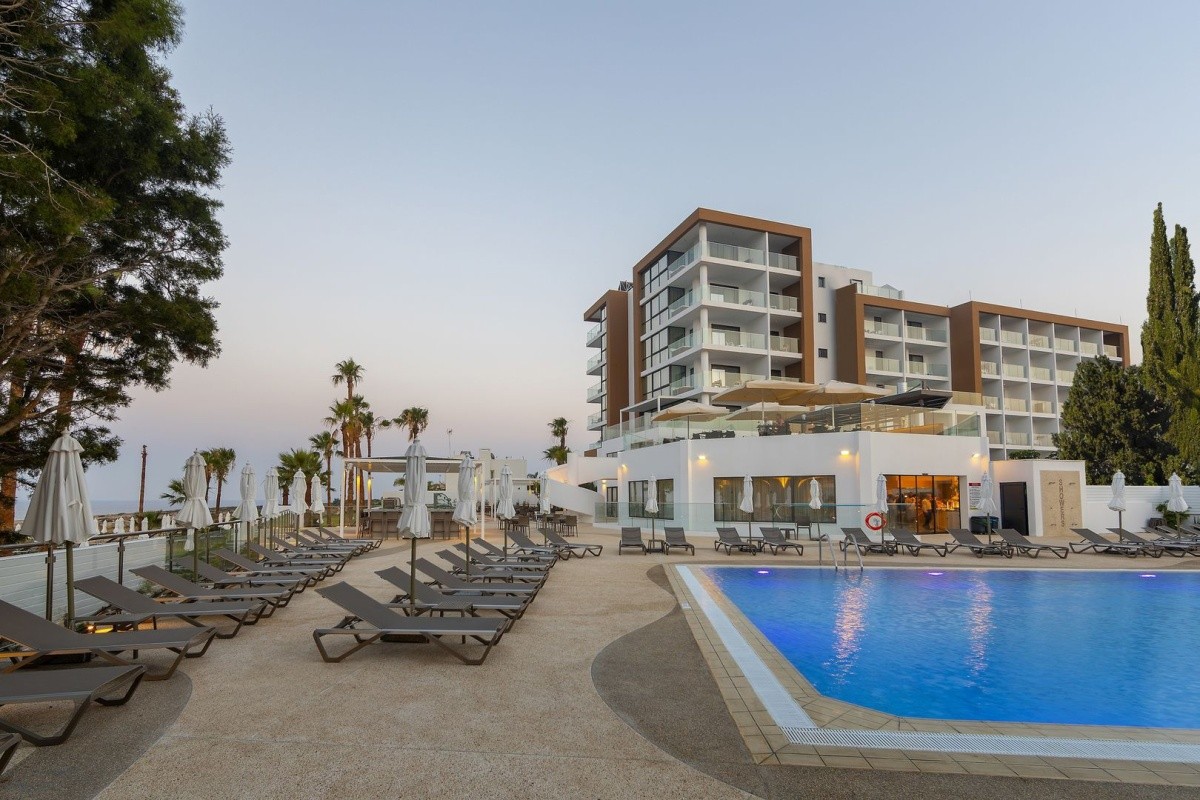 Leonardo Crystal Cove & Spa By The Sea