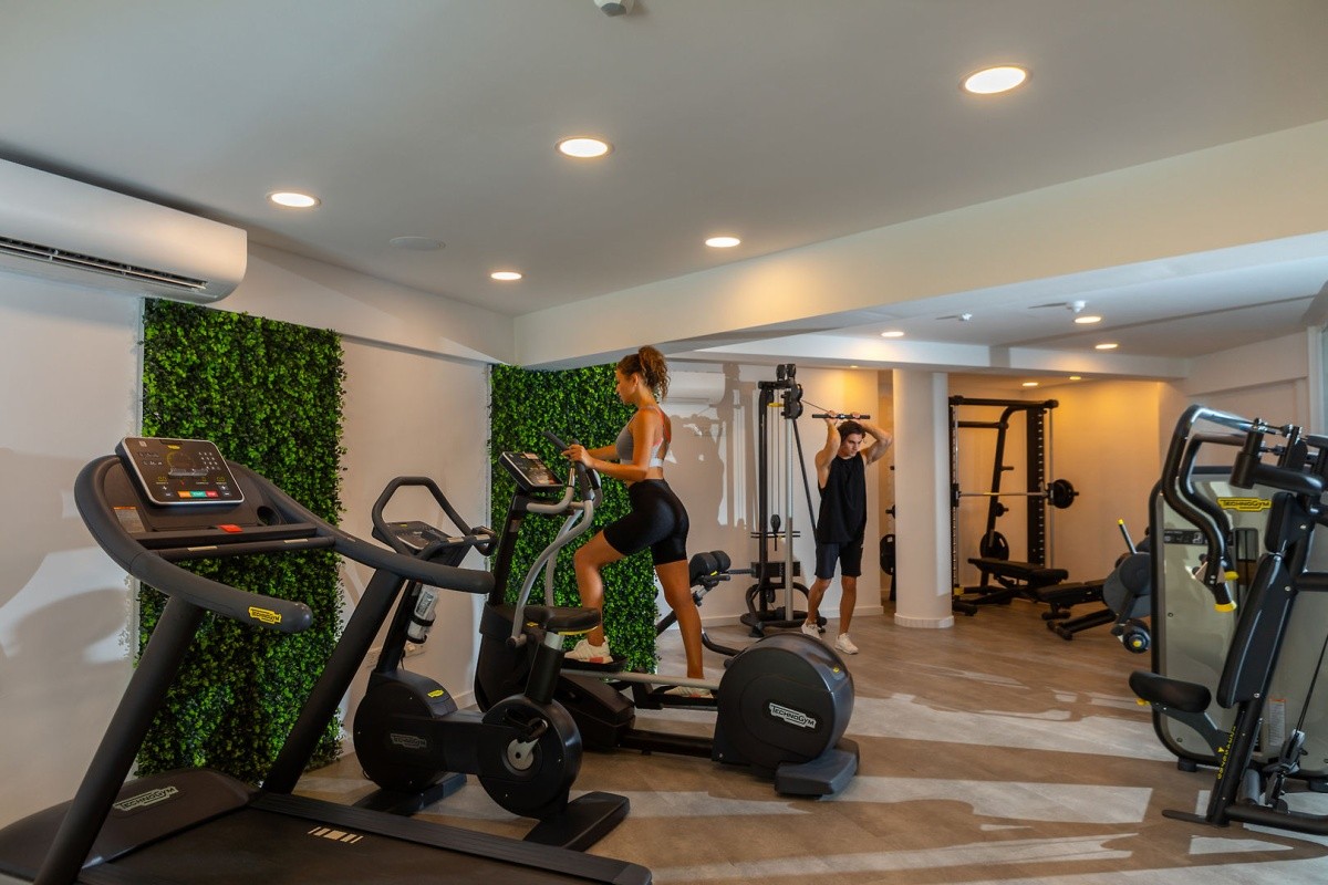 Leonardo Crystal Cove & Spa By The Sea