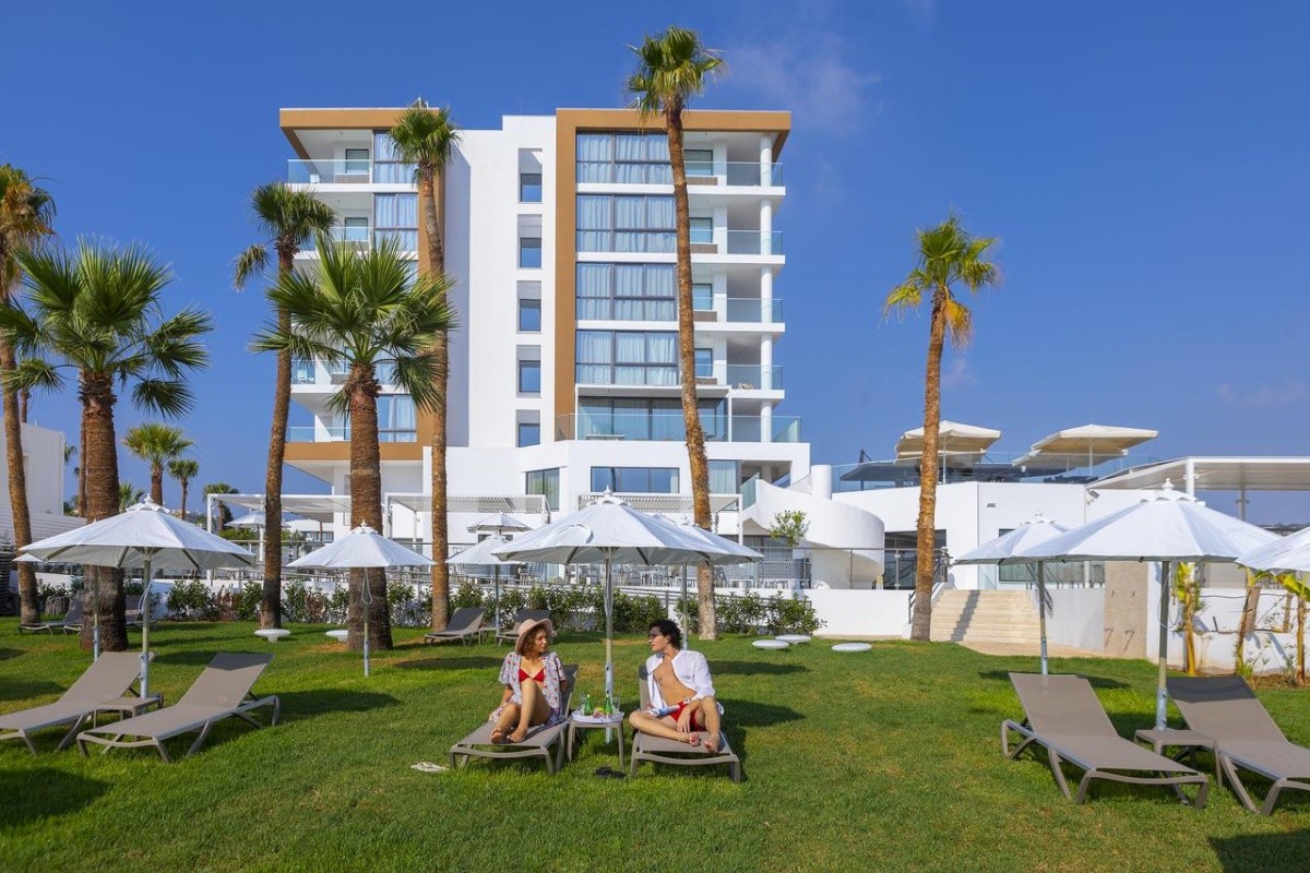 Leonardo Crystal Cove & Spa By The Sea