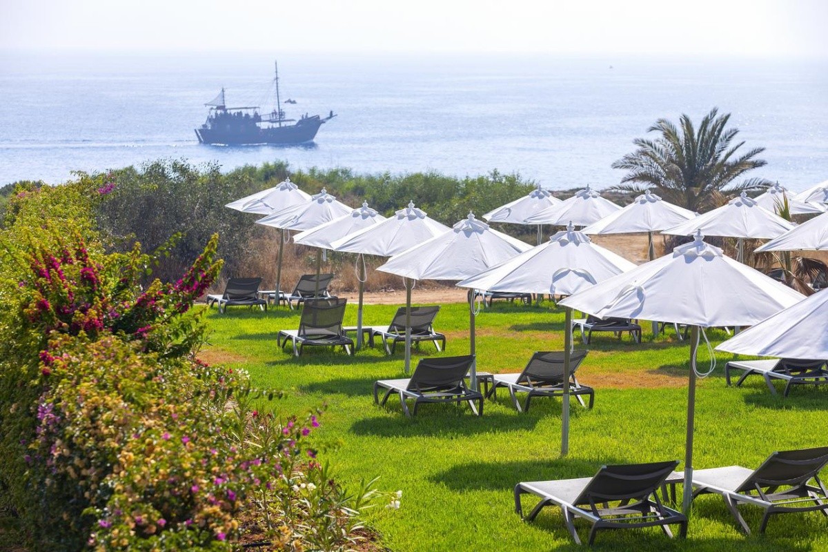 Leonardo Crystal Cove & Spa By The Sea