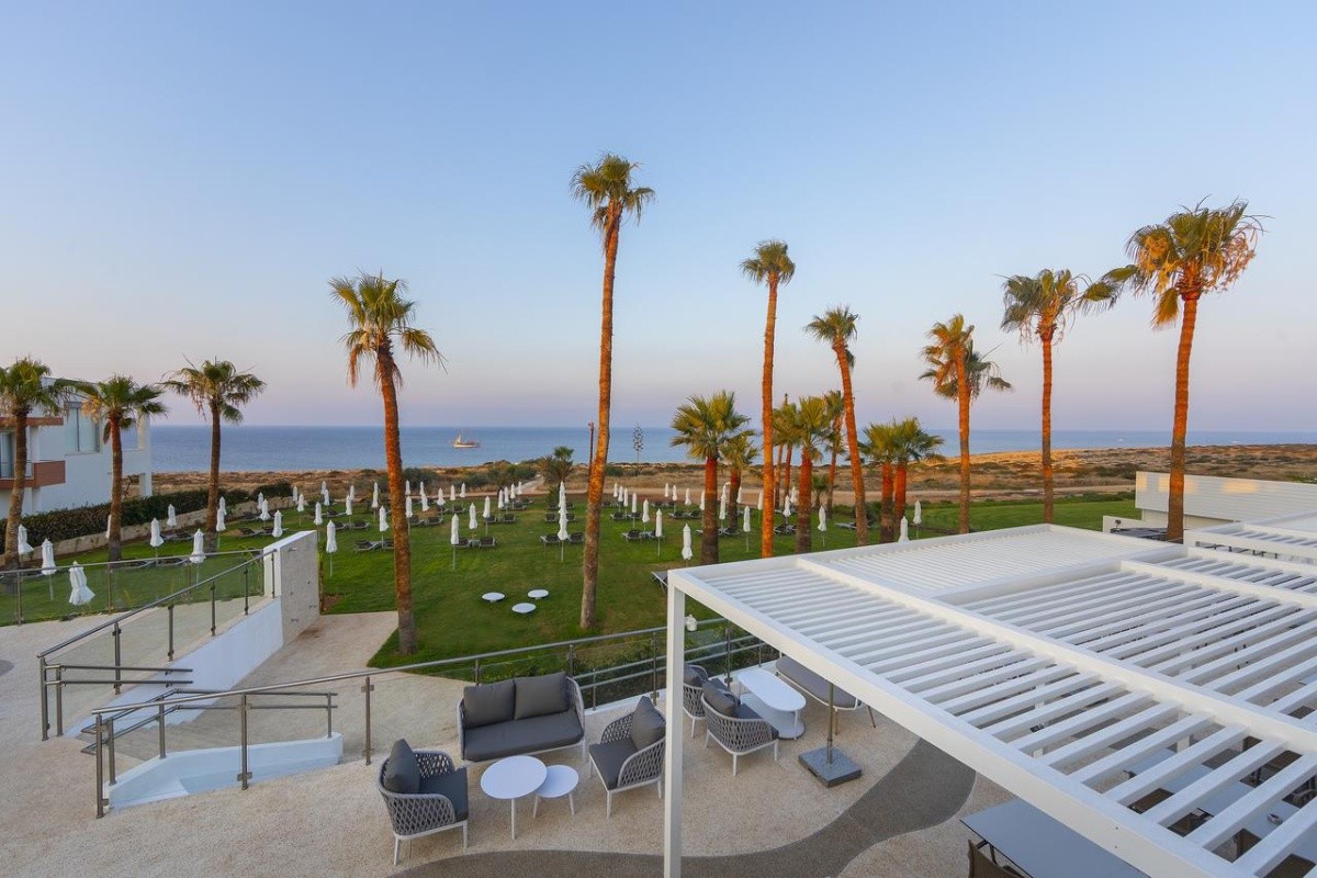 Leonardo Crystal Cove & Spa By The Sea