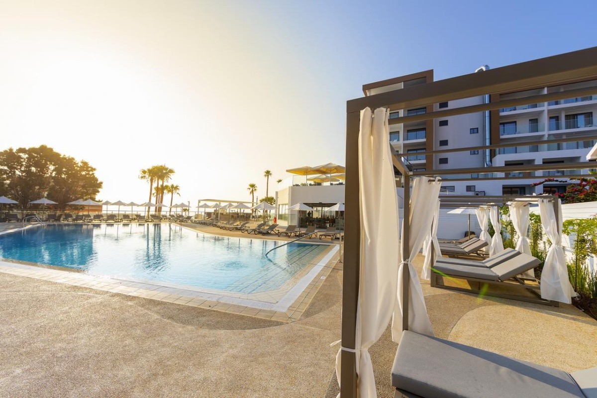 Leonardo Crystal Cove & Spa By The Sea
