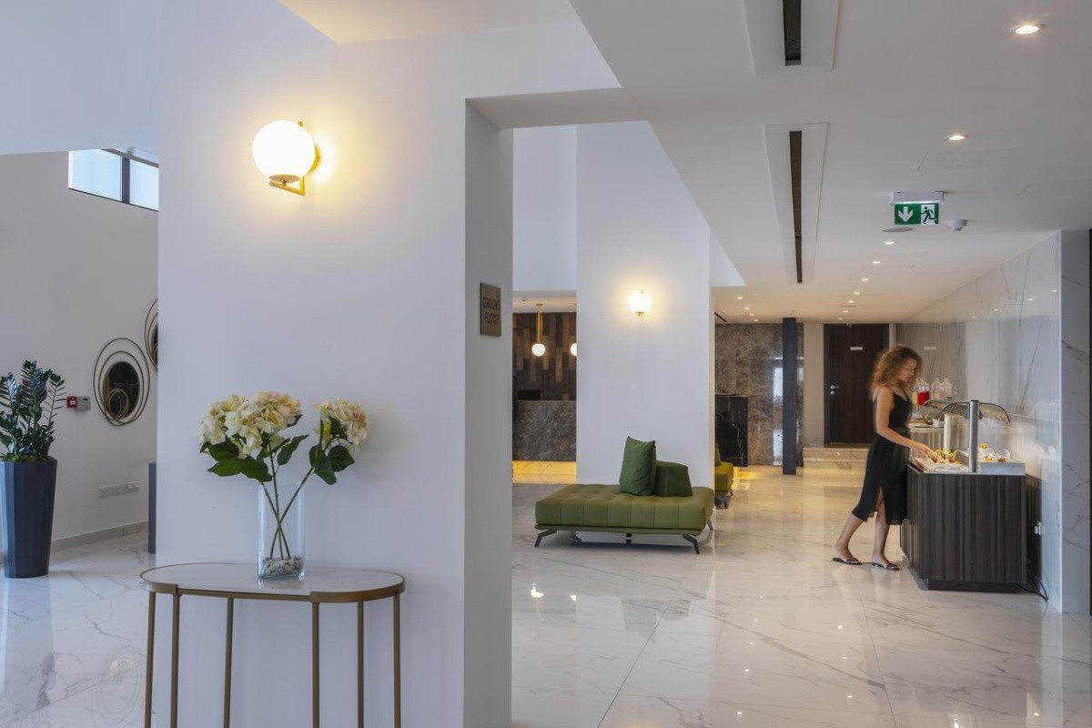 Leonardo Crystal Cove & Spa By The Sea