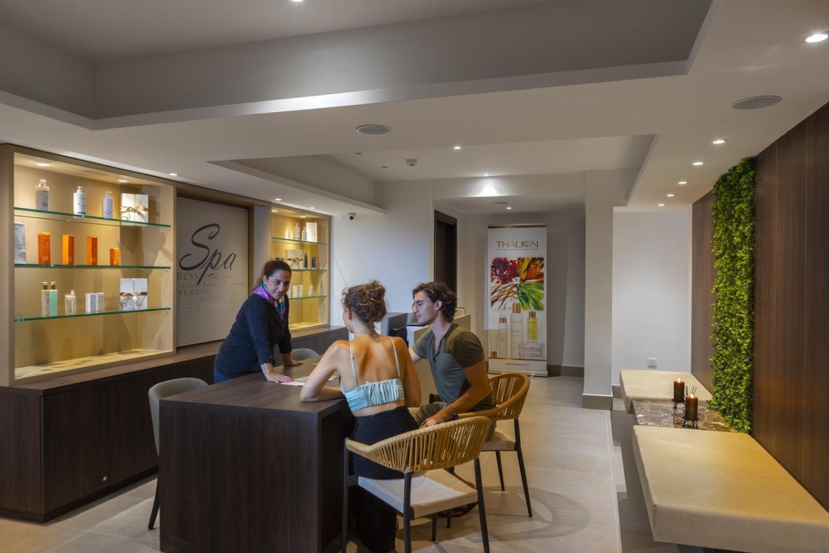 Leonardo Crystal Cove & Spa By The Sea