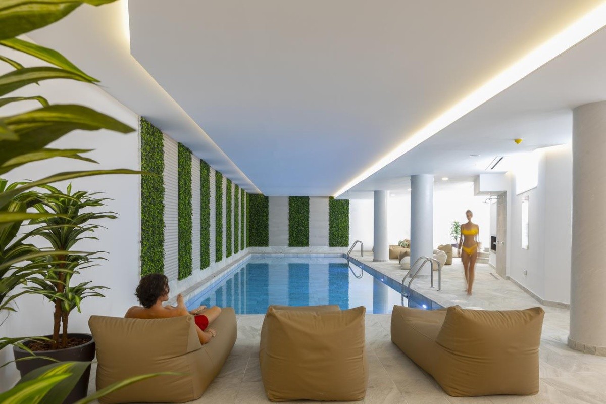 Leonardo Crystal Cove & Spa By The Sea