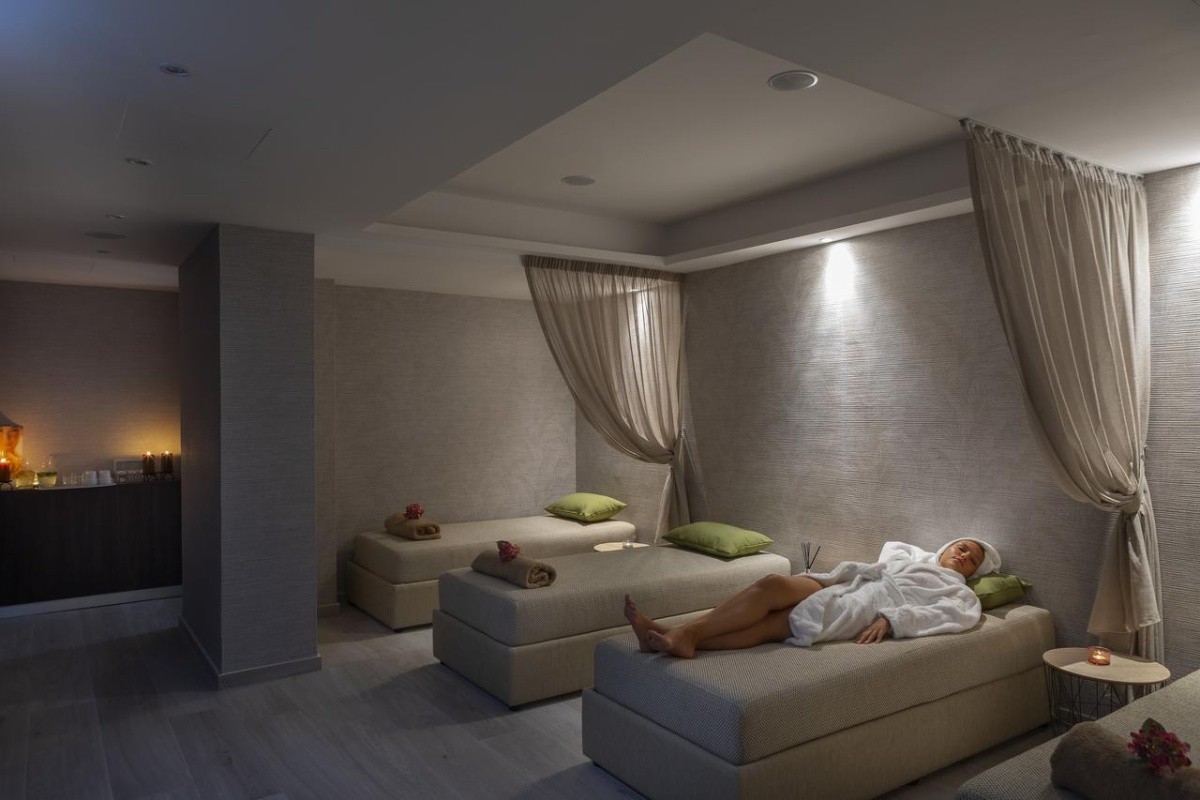 Leonardo Crystal Cove & Spa By The Sea