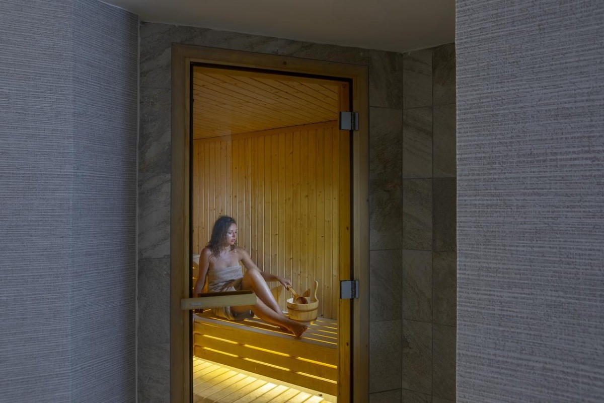 Leonardo Crystal Cove & Spa By The Sea
