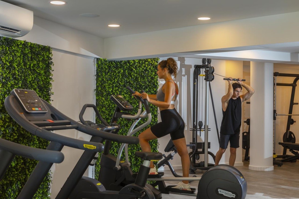 Leonardo Crystal Cove & Spa By The Sea