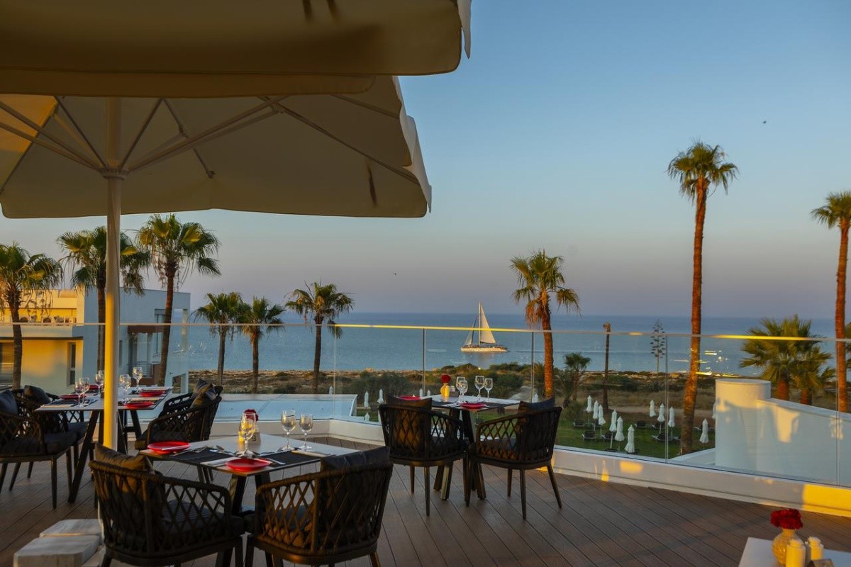 Leonardo Crystal Cove & Spa By The Sea
