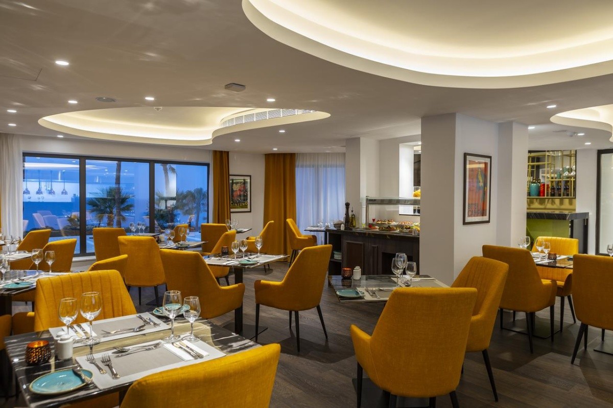 Leonardo Crystal Cove & Spa By The Sea
