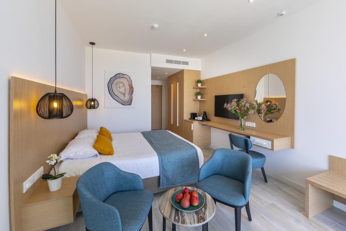 Leonardo Crystal Cove & Spa By The Sea