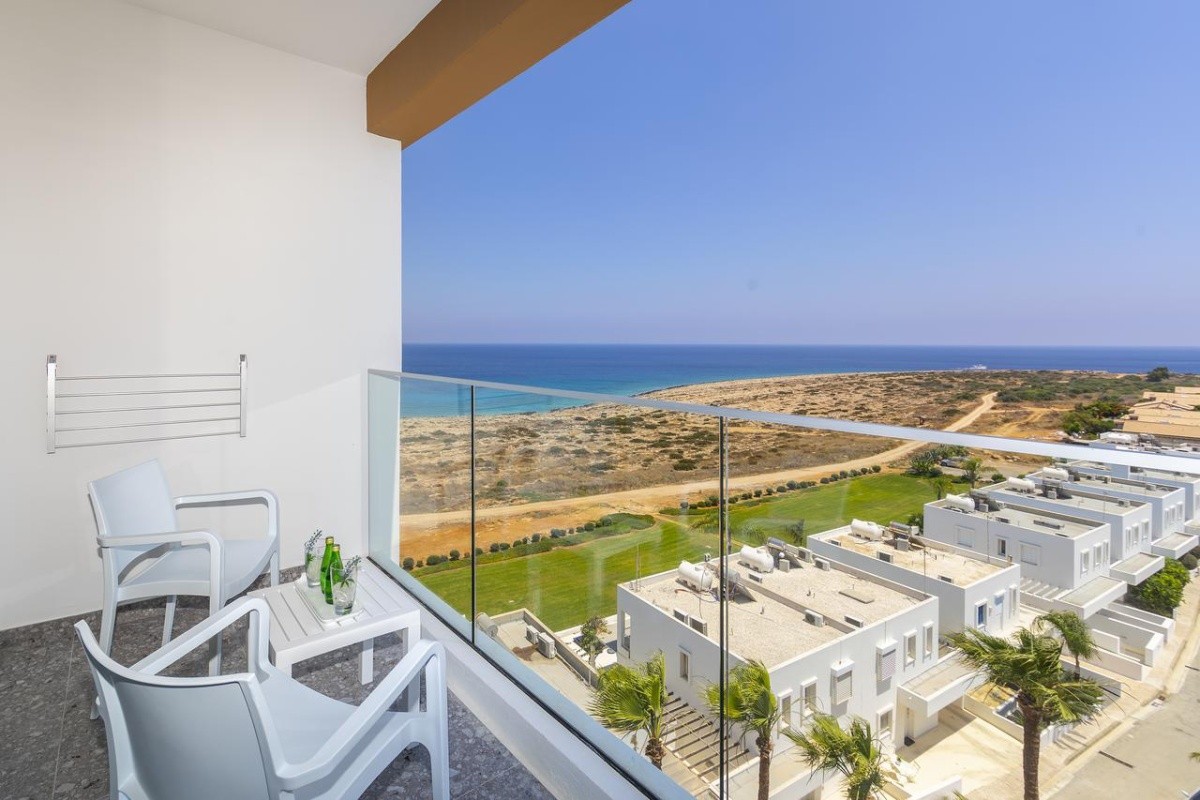 Leonardo Crystal Cove & Spa By The Sea