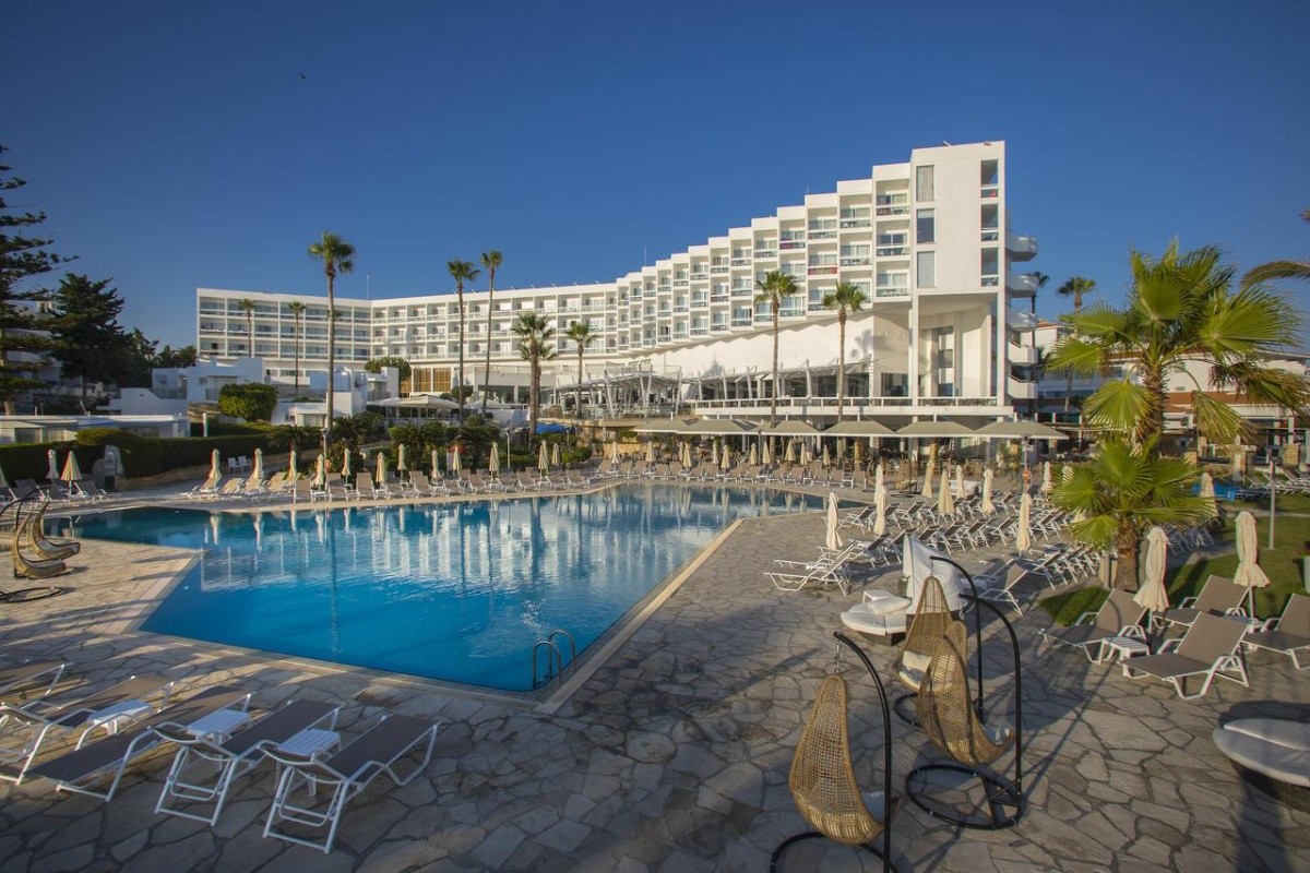 Leonardo Plaza Cypria Maris Beach Hotel & Spa