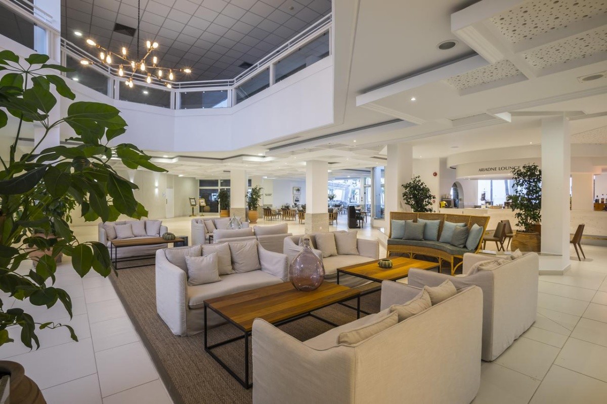 Leonardo Plaza Cypria Maris Beach Hotel & Spa