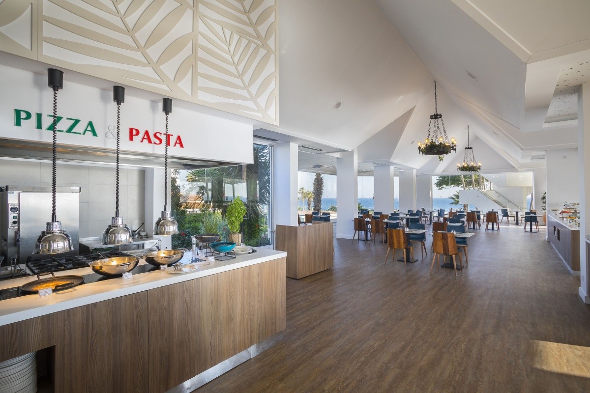 Leonardo Plaza Cypria Maris Beach Hotel & Spa