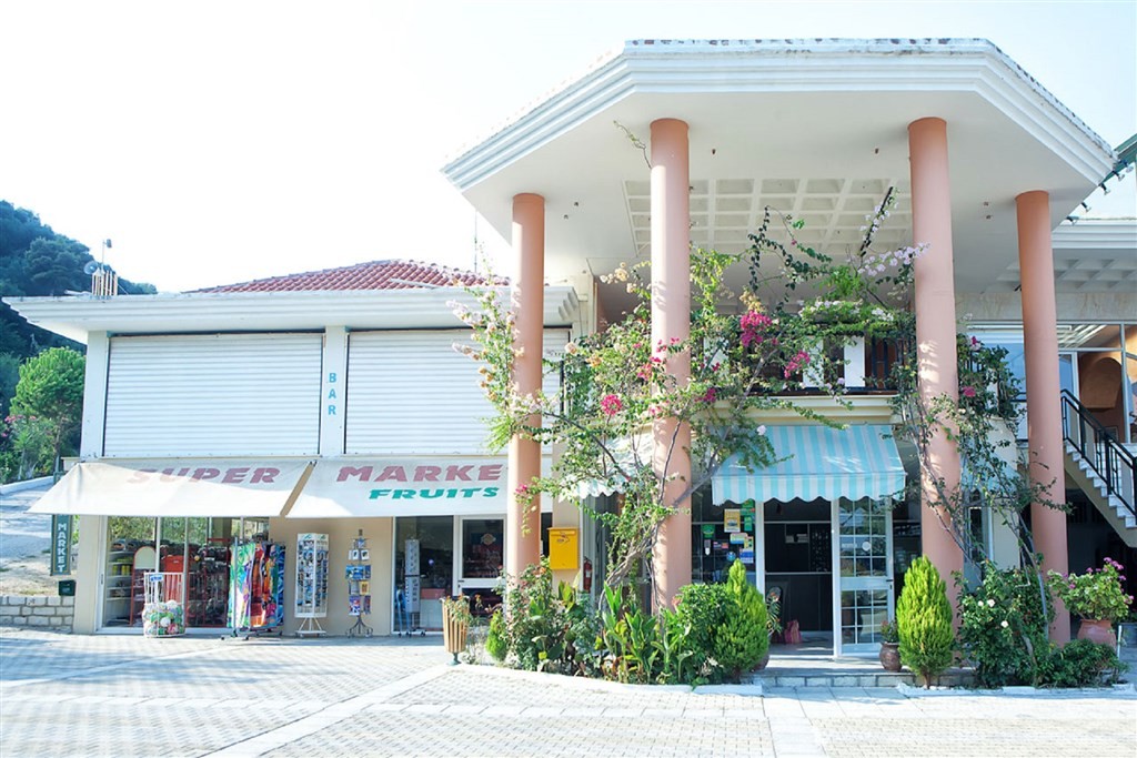 Enjoy Lichnos Bay Village & Camping