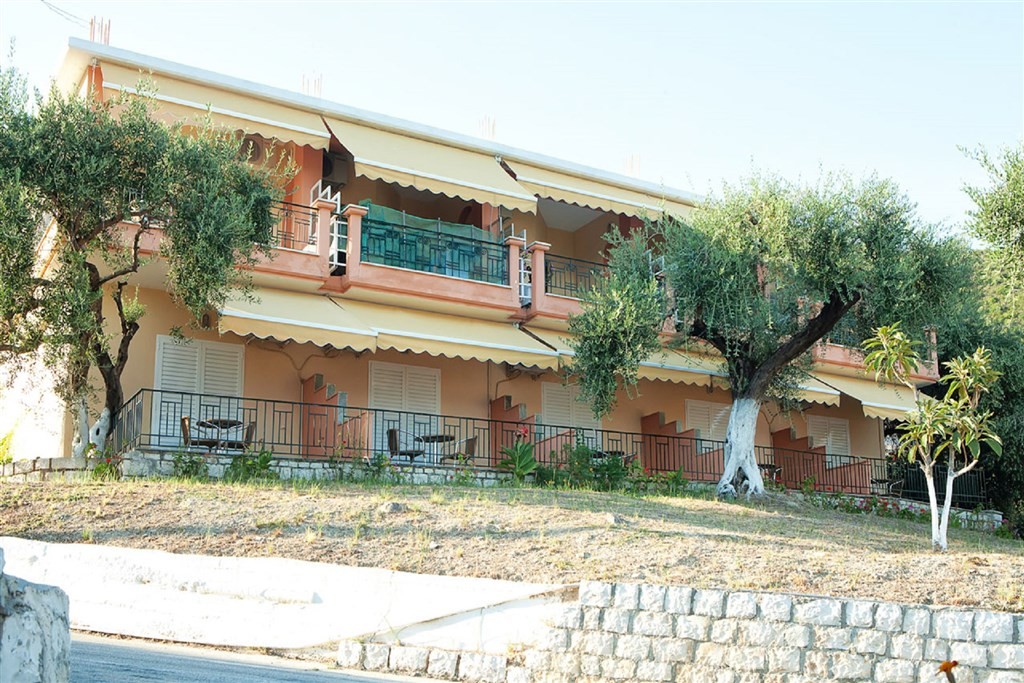 Enjoy Lichnos Bay Village & Camping