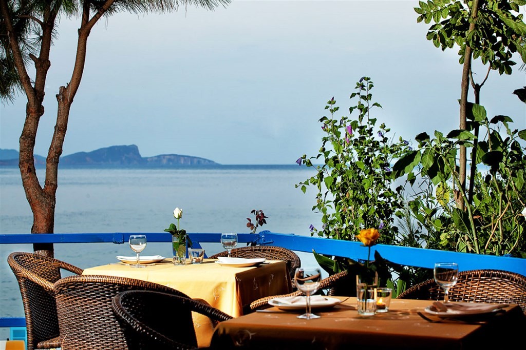 Enjoy Lichnos Bay Village & Camping