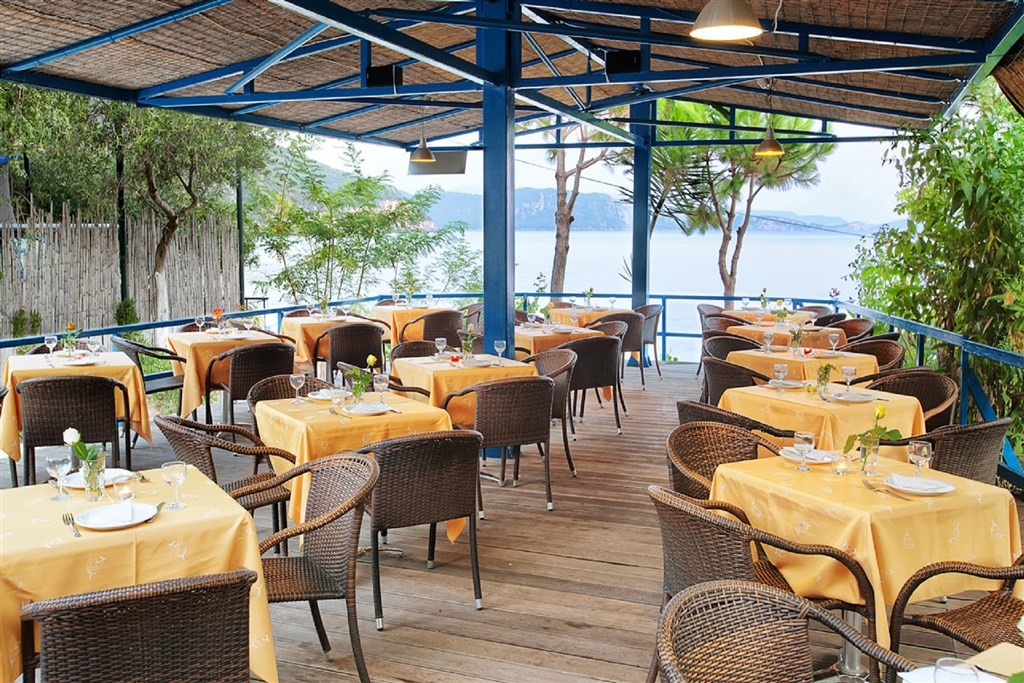 Enjoy Lichnos Bay Village & Camping