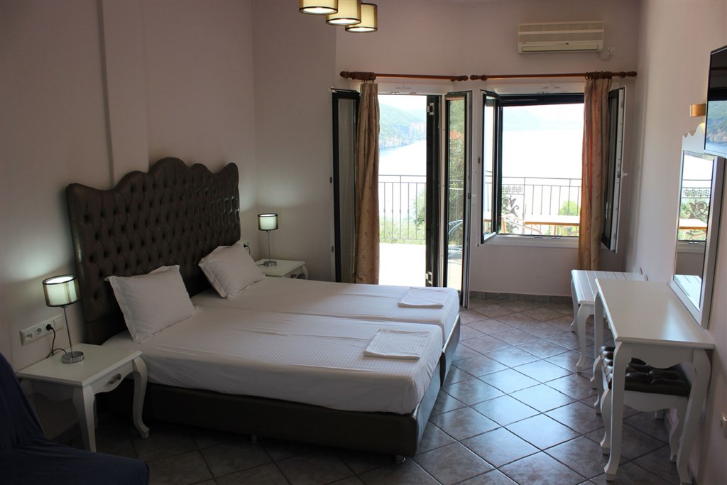Enjoy Lichnos Bay Village & Camping