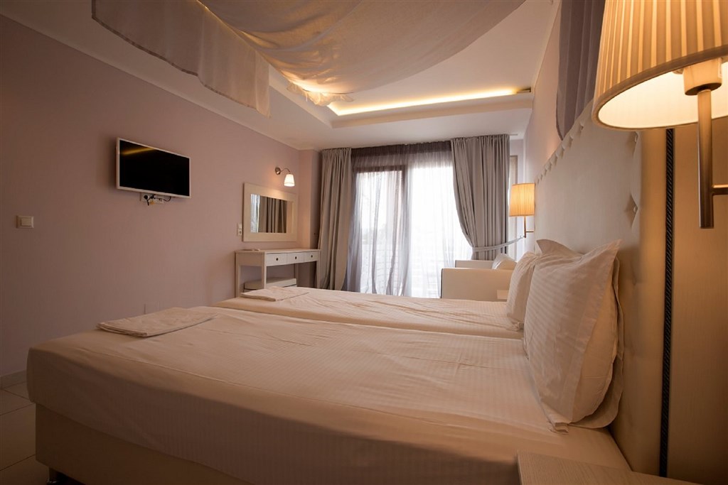Enjoy Lichnos Bay Village & Camping