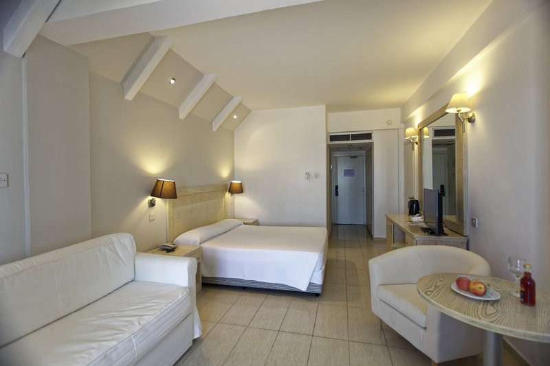 Radisson Beach Resort Larnaca (Ex. Princess Beach)