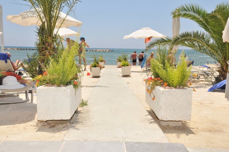 Radisson Beach Resort Larnaca (Ex. Princess Beach)