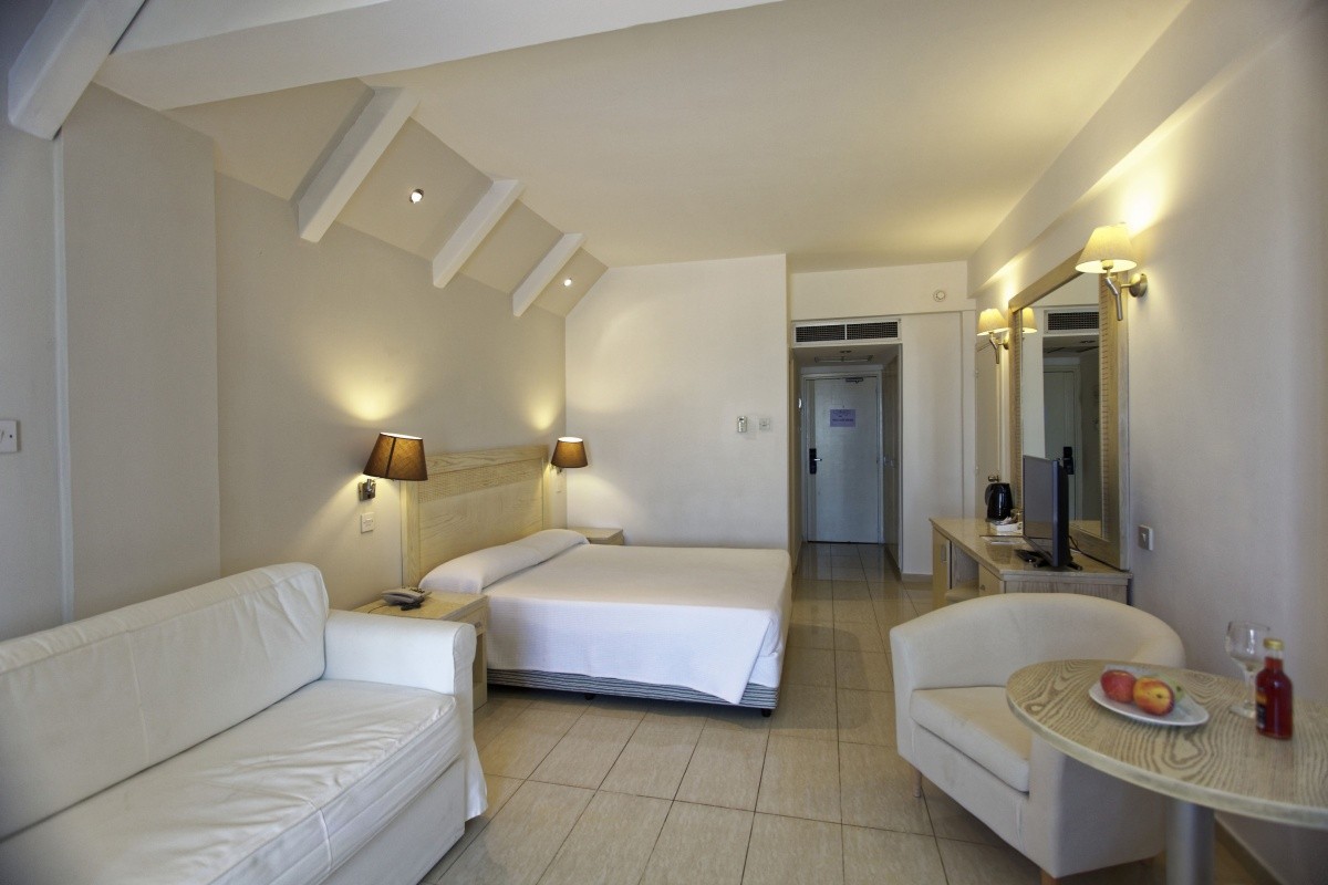 Radisson Beach Resort Larnaca (Ex. Princess Beach)