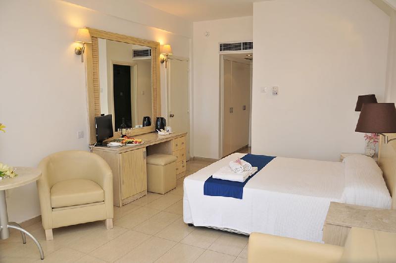 Radisson Beach Resort Larnaca (Ex. Princess Beach)