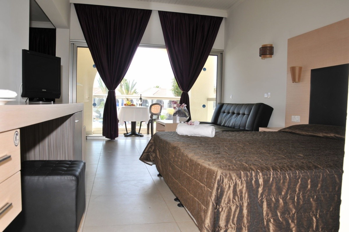 Radisson Beach Resort Larnaca (Ex. Princess Beach)