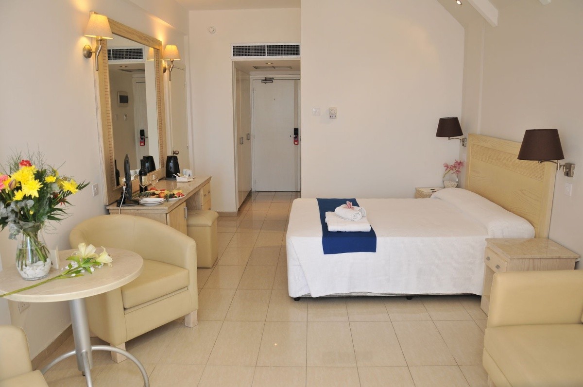 Radisson Beach Resort Larnaca (Ex. Princess Beach)