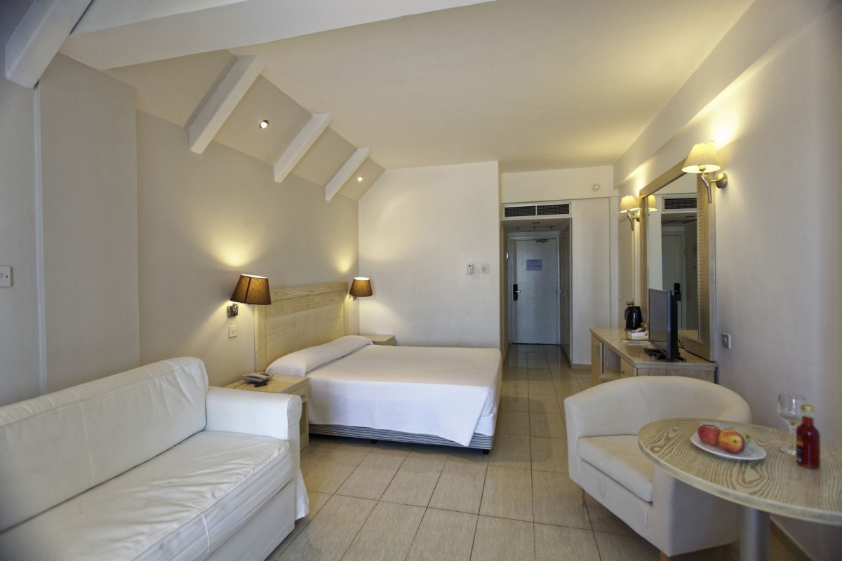 Radisson Beach Resort Larnaca (Ex. Princess Beach)