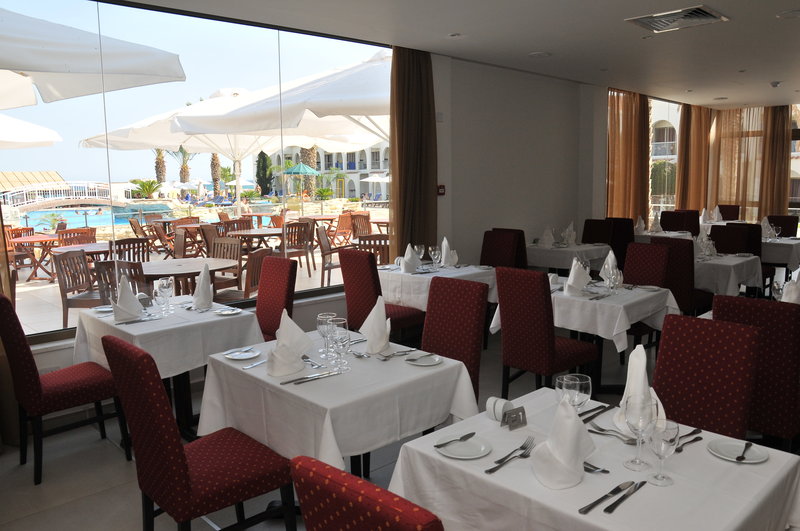Radisson Beach Resort Larnaca (Ex. Princess Beach)
