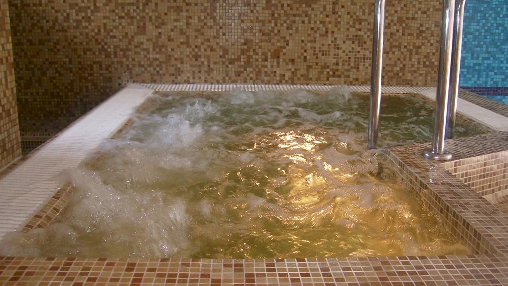 Dam Hotel