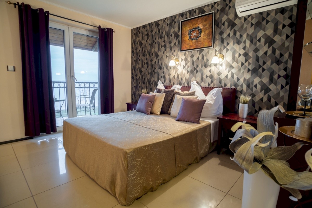 Dam Hotel