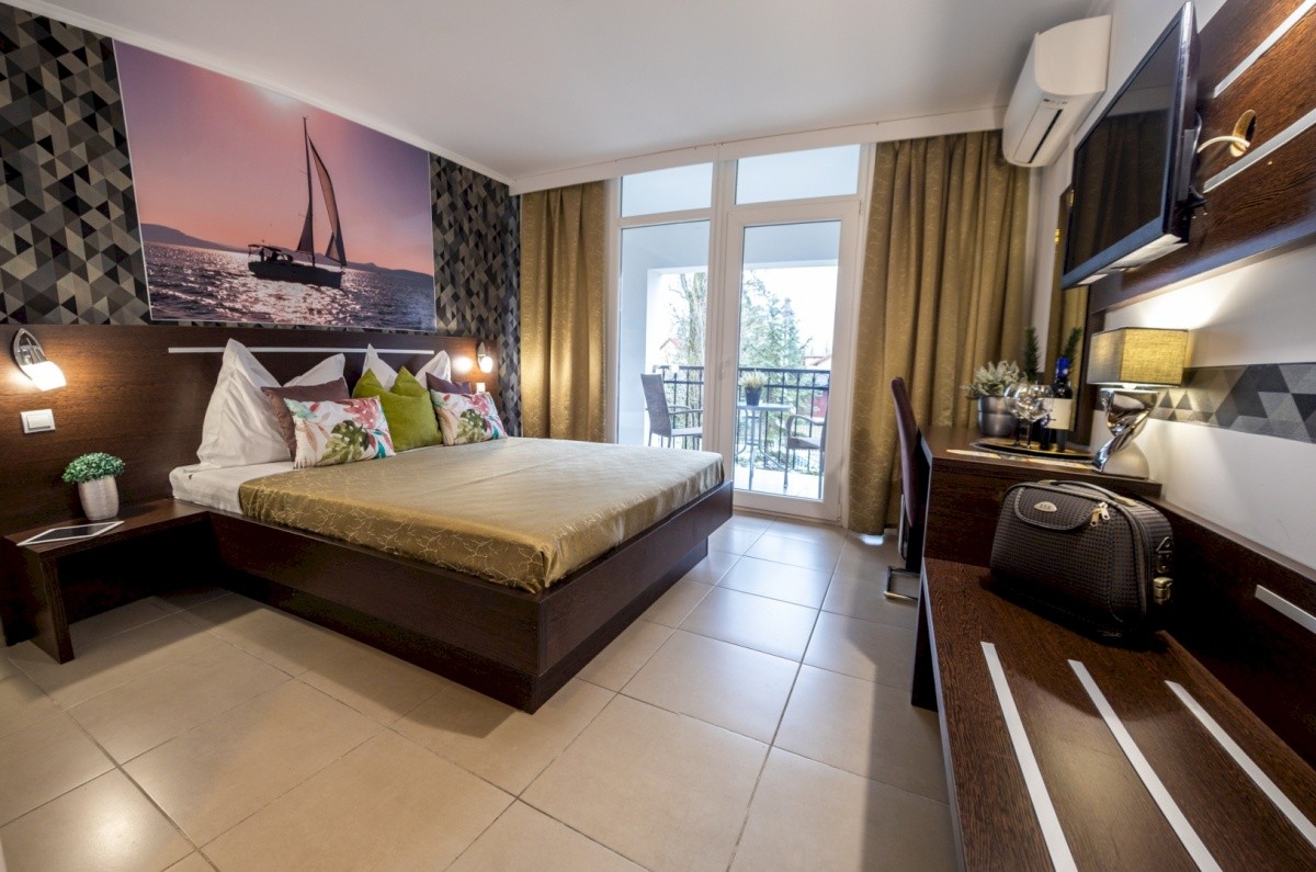 Dam Hotel