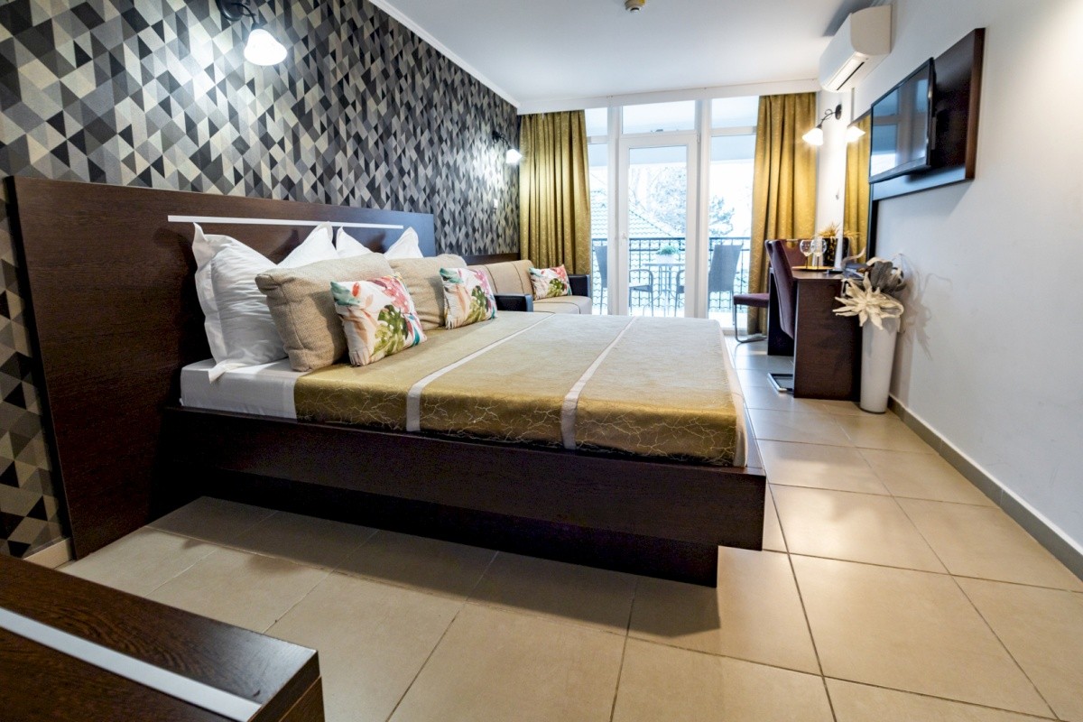 Dam Hotel