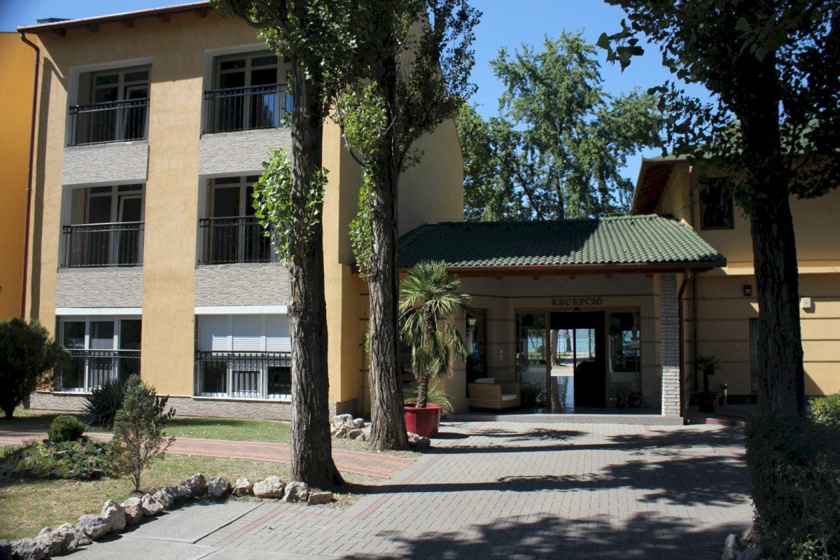 Dam Hotel