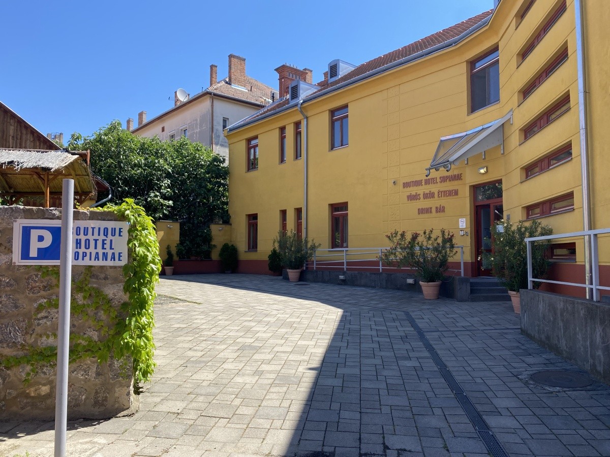 Sopianae Boutique