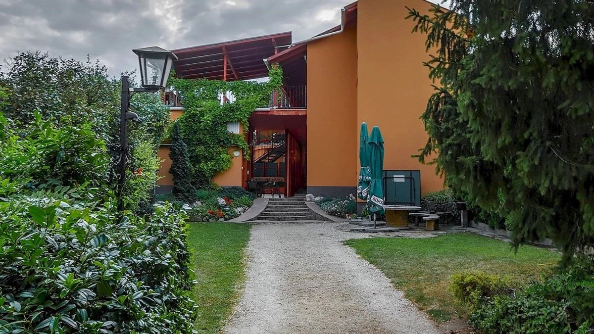Aranypatkó Fogadó (Győrújbarát)