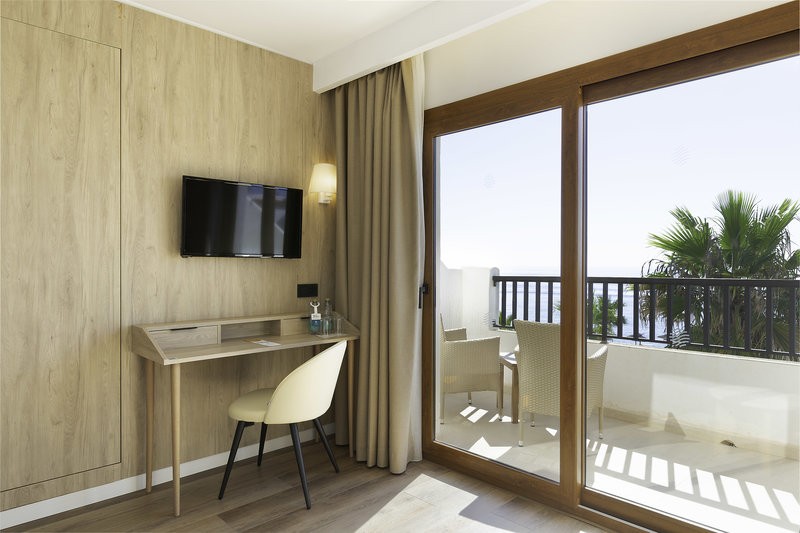 Alua Suites Las Rocas (Ex. Roc Las Rocas Aparthotel)